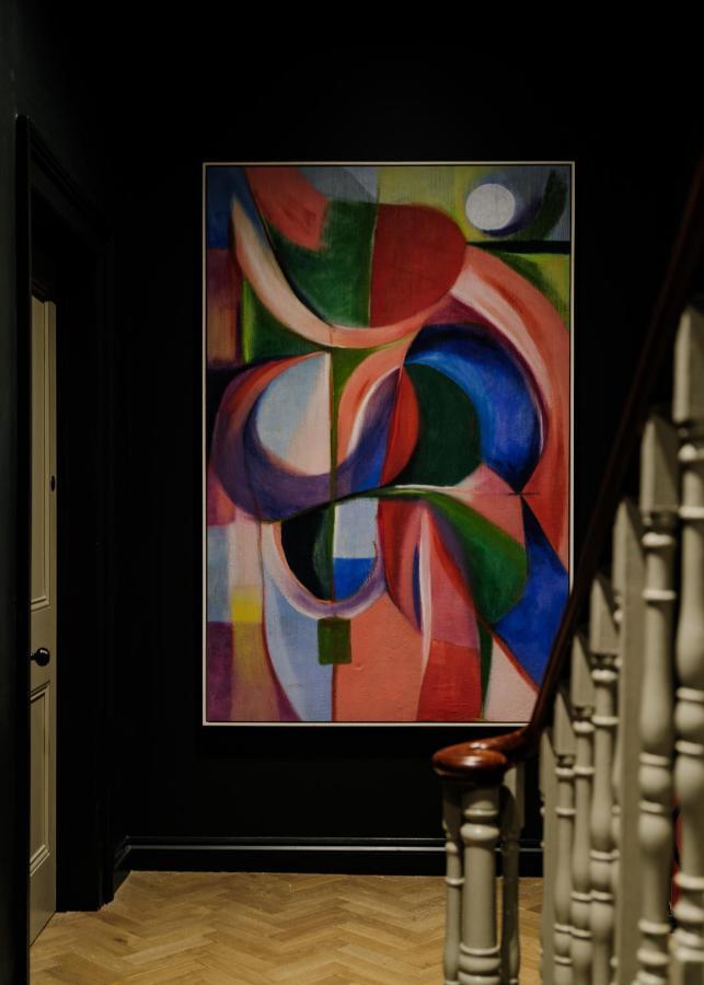באת' Leighton House - Boutique Guesthouse מראה חיצוני תמונה Painting by the artist