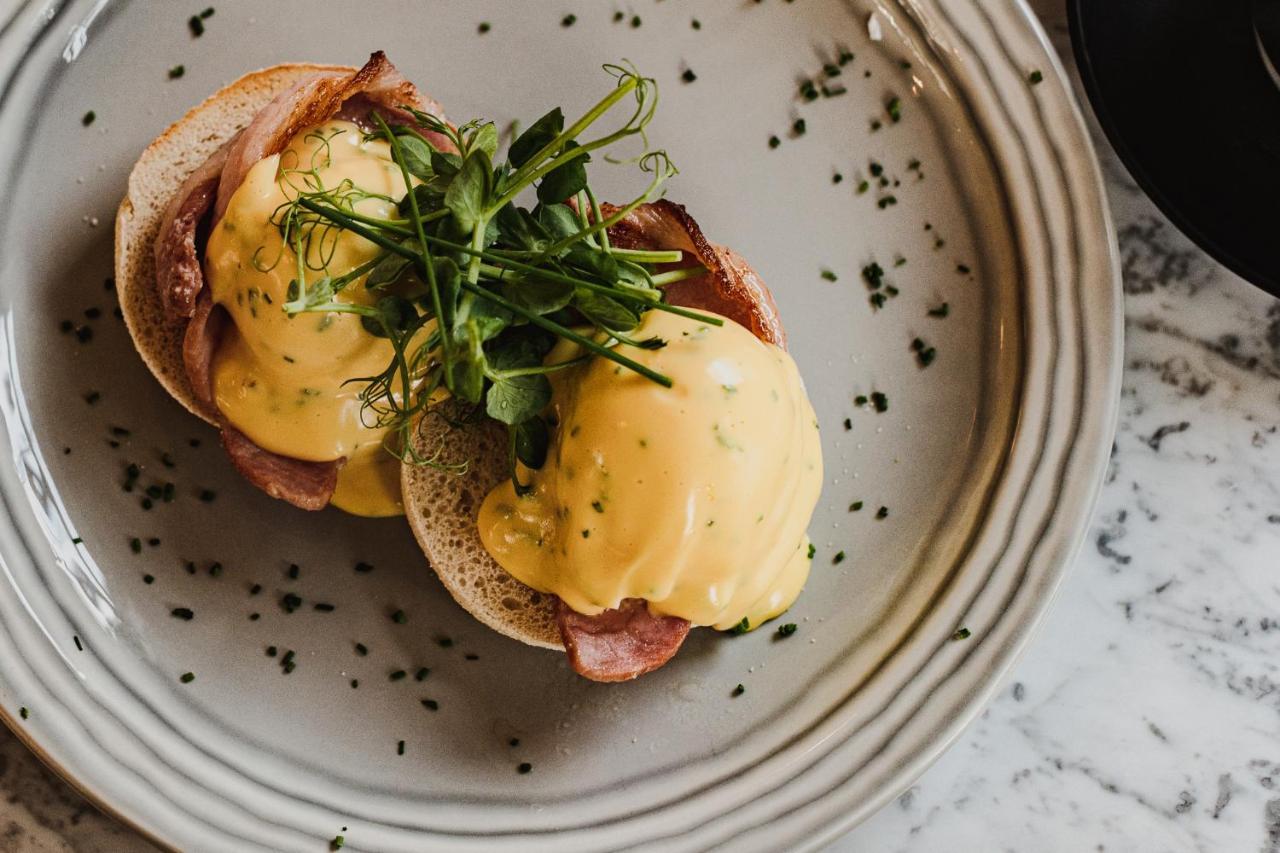 באת' Leighton House - Boutique Guesthouse מראה חיצוני תמונה Eggs Benedict