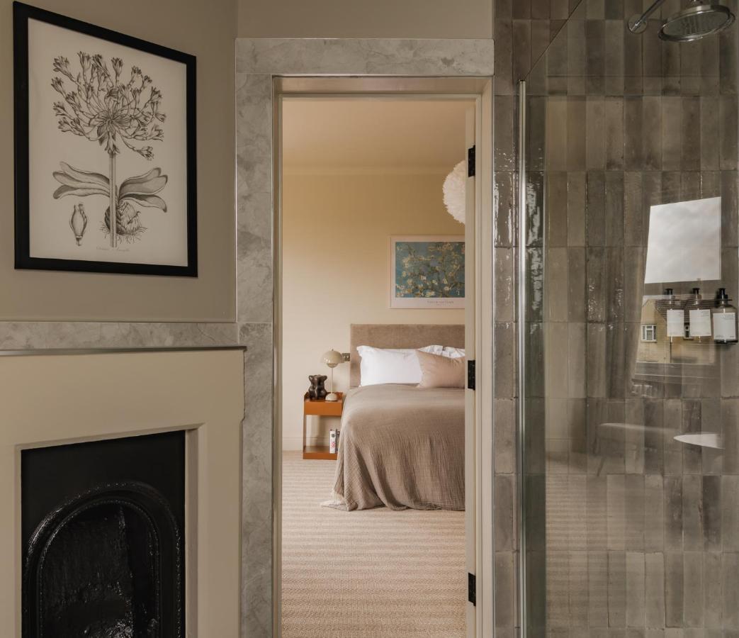 באת' Leighton House - Boutique Guesthouse מראה חיצוני תמונה A room at The Ivy Hotel