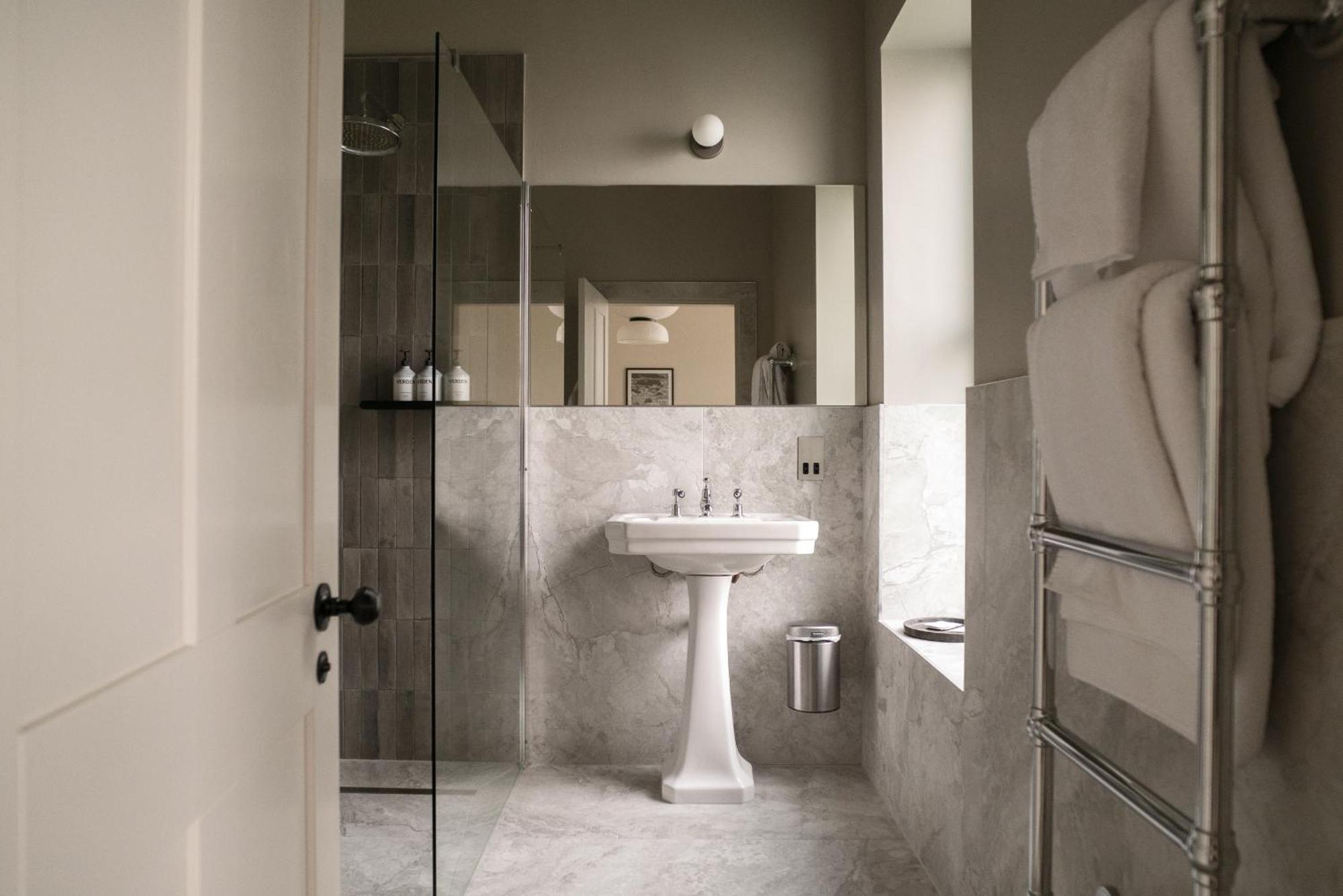 באת' Leighton House - Boutique Guesthouse מראה חיצוני תמונה Bathroom