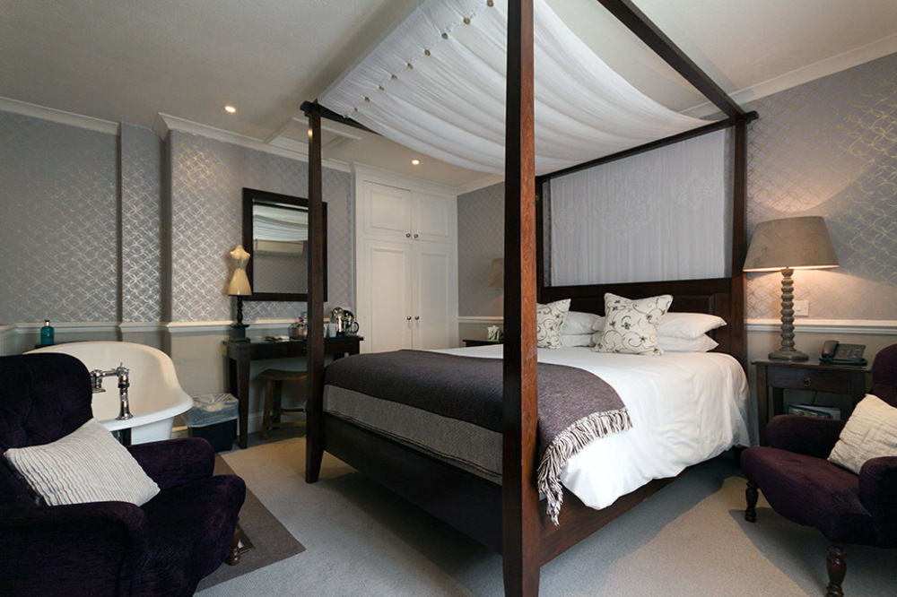 באת' Leighton House - Boutique Guesthouse מראה חיצוני תמונה A bedroom at The Berkeley